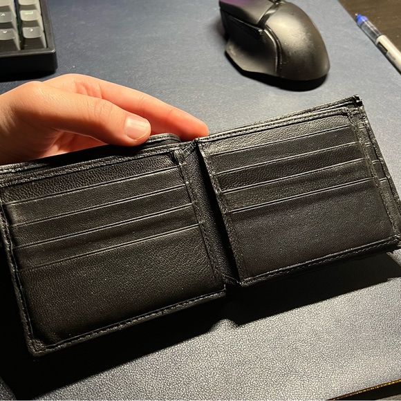 Bottega Veneta Classic Bi-Fold Leather Wallet - Picture 4 of 8